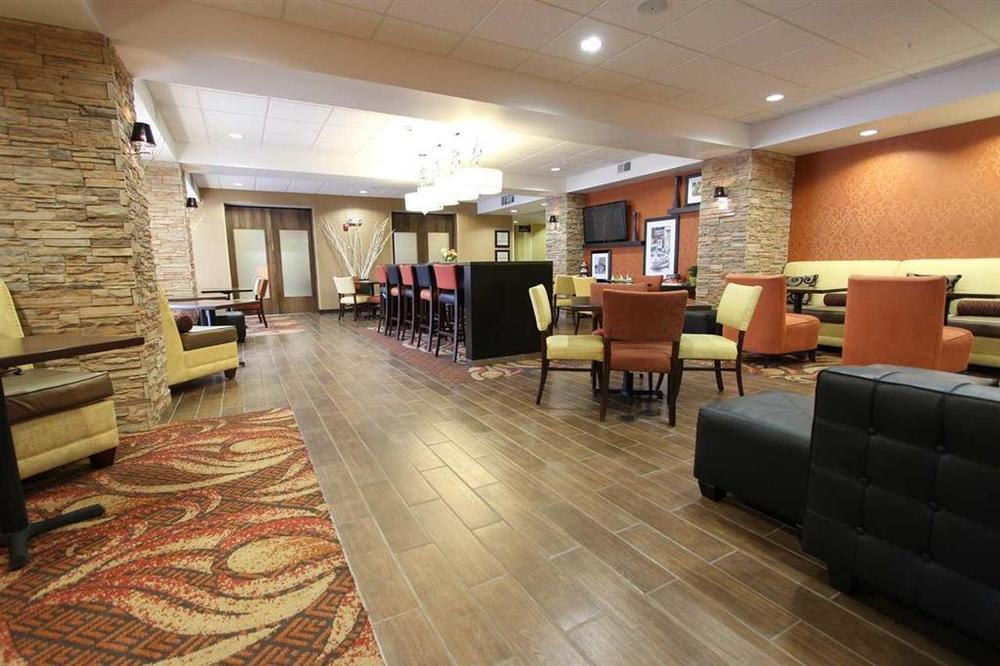 Hampton Inn Clinton Bagian luar foto