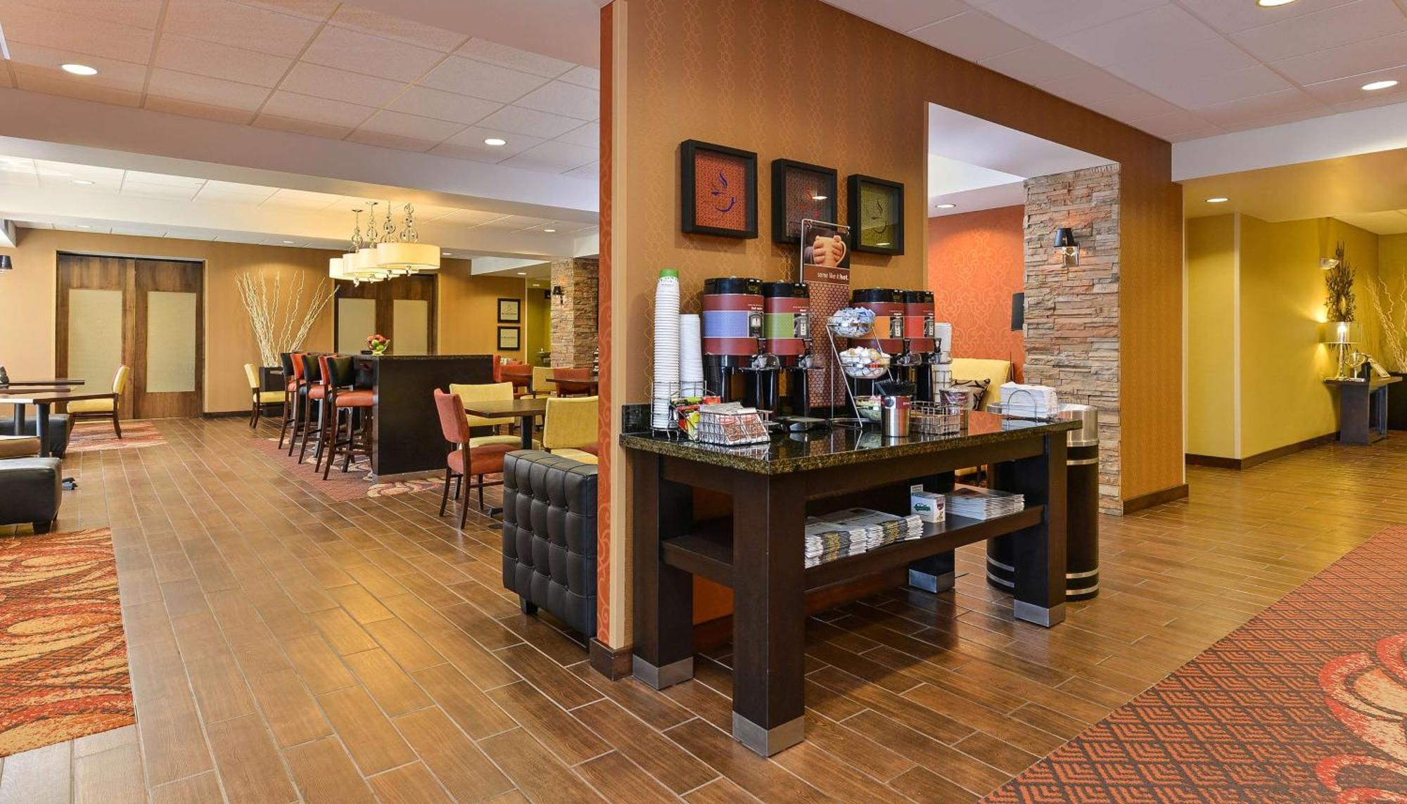 Hampton Inn Clinton Bagian luar foto