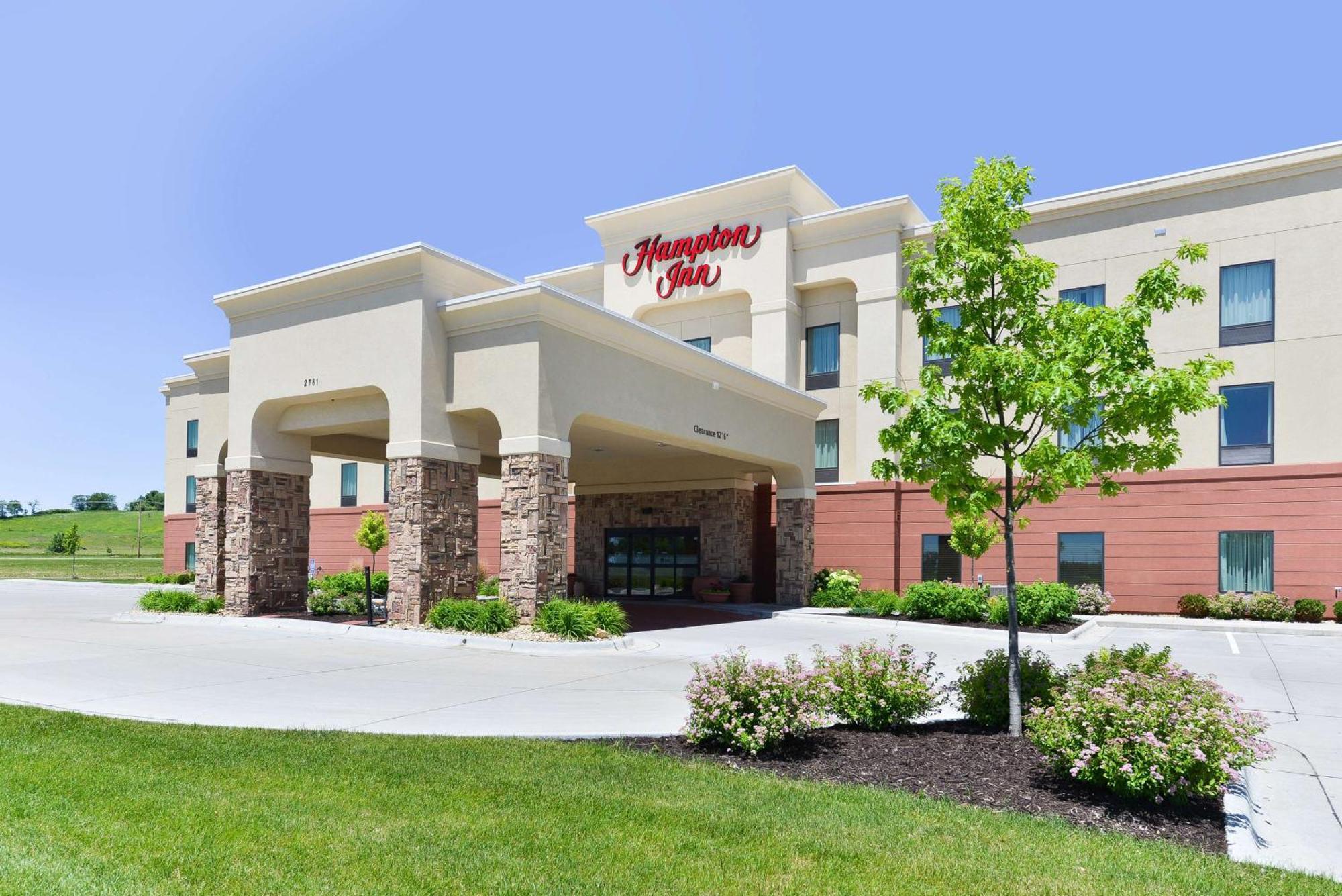 Hampton Inn Clinton Bagian luar foto