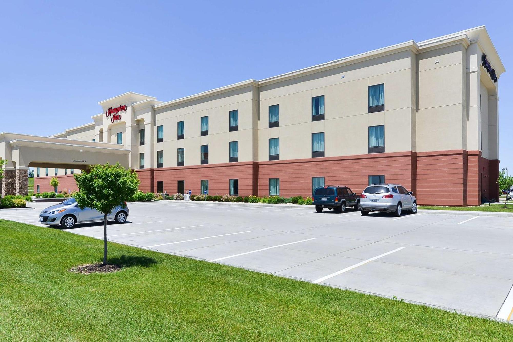 Hampton Inn Clinton Bagian luar foto